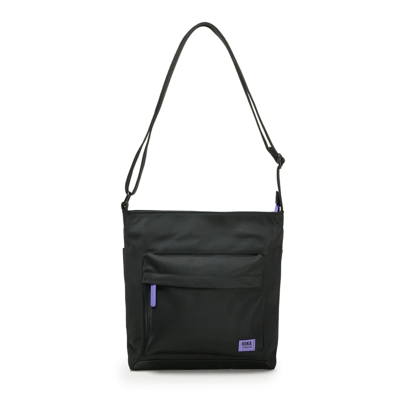 ROKA Helemaal zwart Kennington B Paarse middelgrote tas van gerecycled nylon