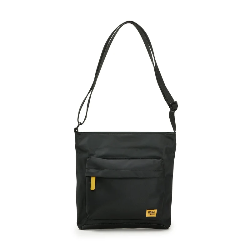 ROKA Helemaal zwart Kennington B Maïs Medium Gerecyclede Nylon Tas