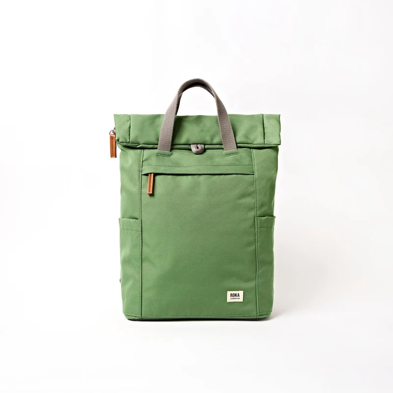 ROKA Finchley Een middelgrote tas van gerecycled canvas met artisjokmotief.