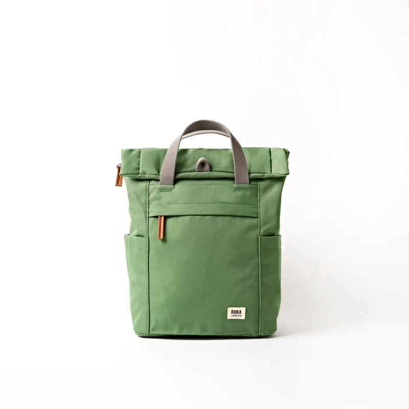 ROKA Finchley Een kleine tas van gerecycled canvas met artisjokmotief.