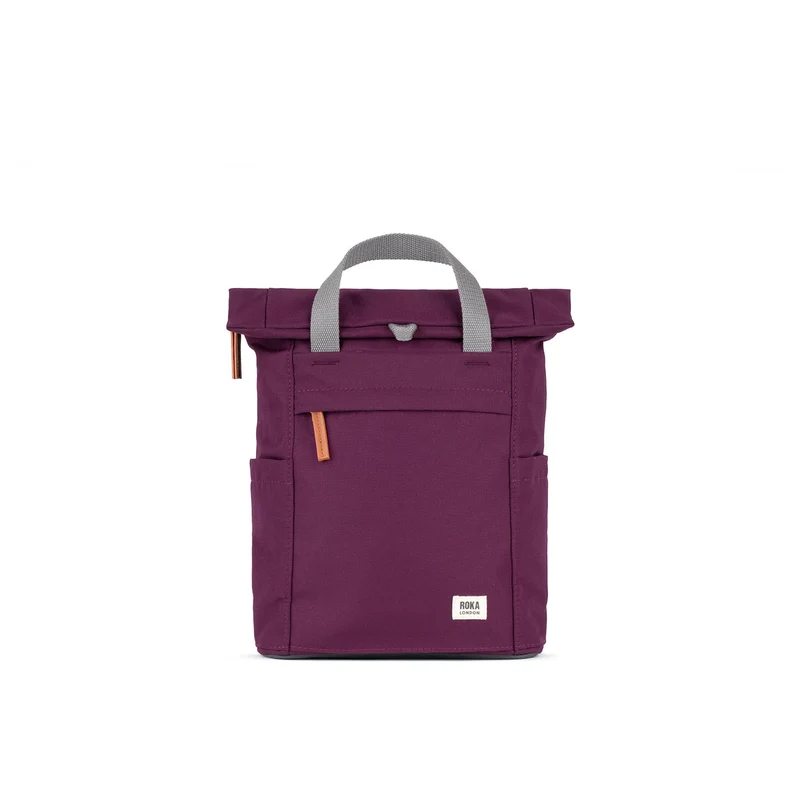 ROKA Finchley Een kleine tas van gerecycled canvas met kersenkleurige lak.