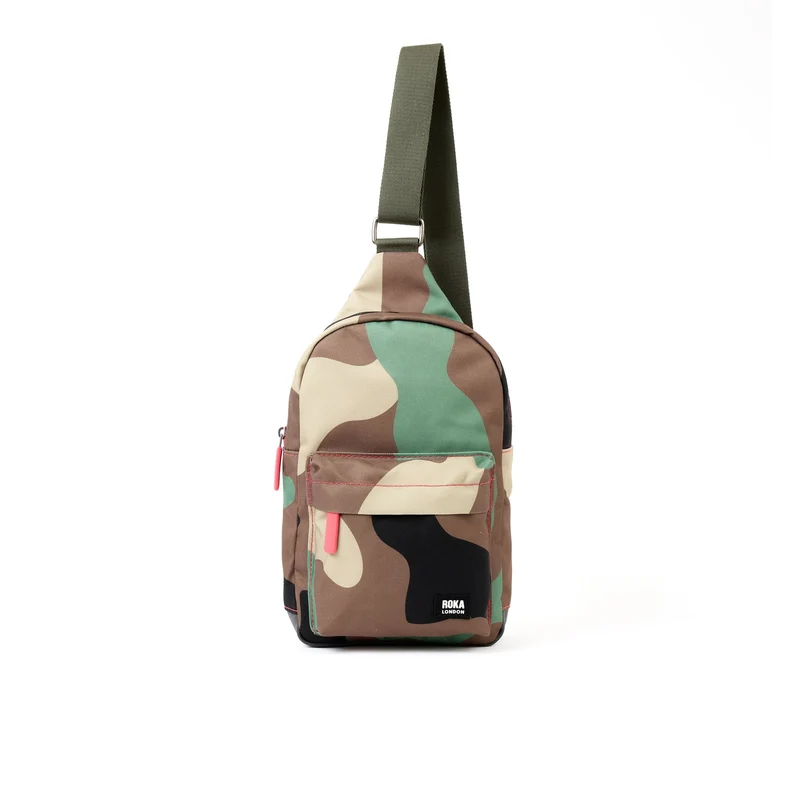 ROKA Willesden Grote tas van gerecycled canvas met vintage camouflageprint