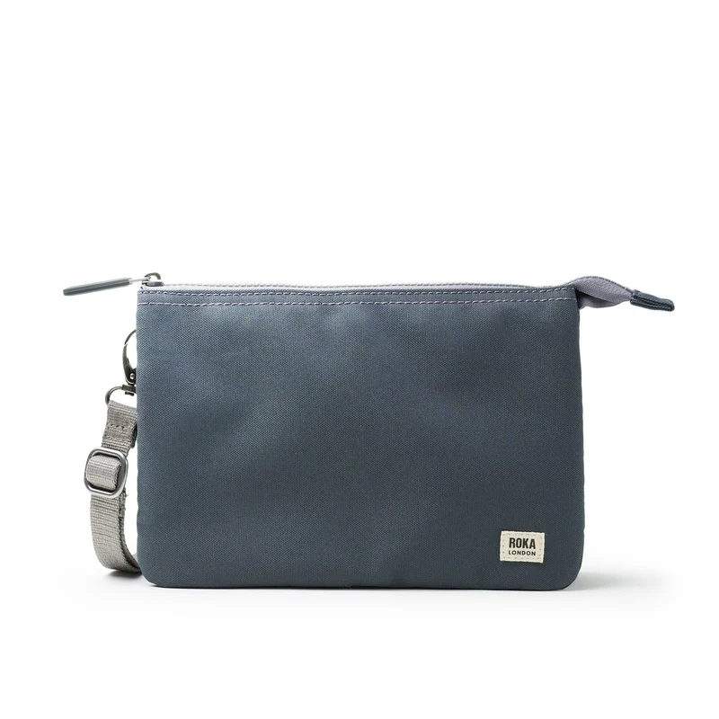 ROKA Carnaby Crossbodytas van gerecycled canvas, extra groot, rookkleurig
