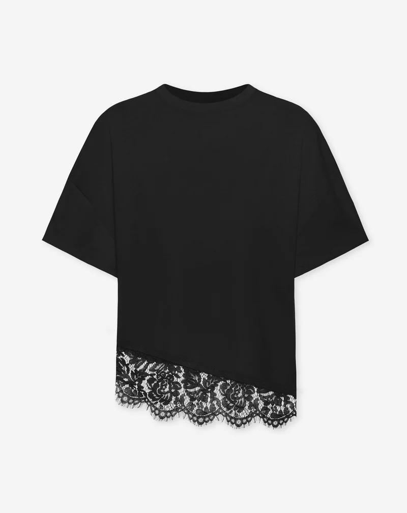 ASYMMETRIC LACE HEM TEE ZWART