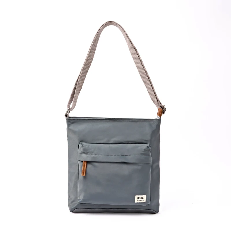 ROKA Kennington B Medium Tas van Gerecycled Nylon | Beluga