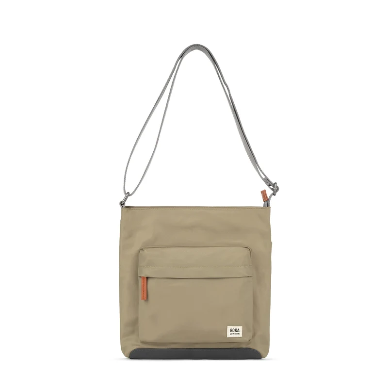 ROKA Kennington B Medium Tas van Gerecycled Nylon - Taupe