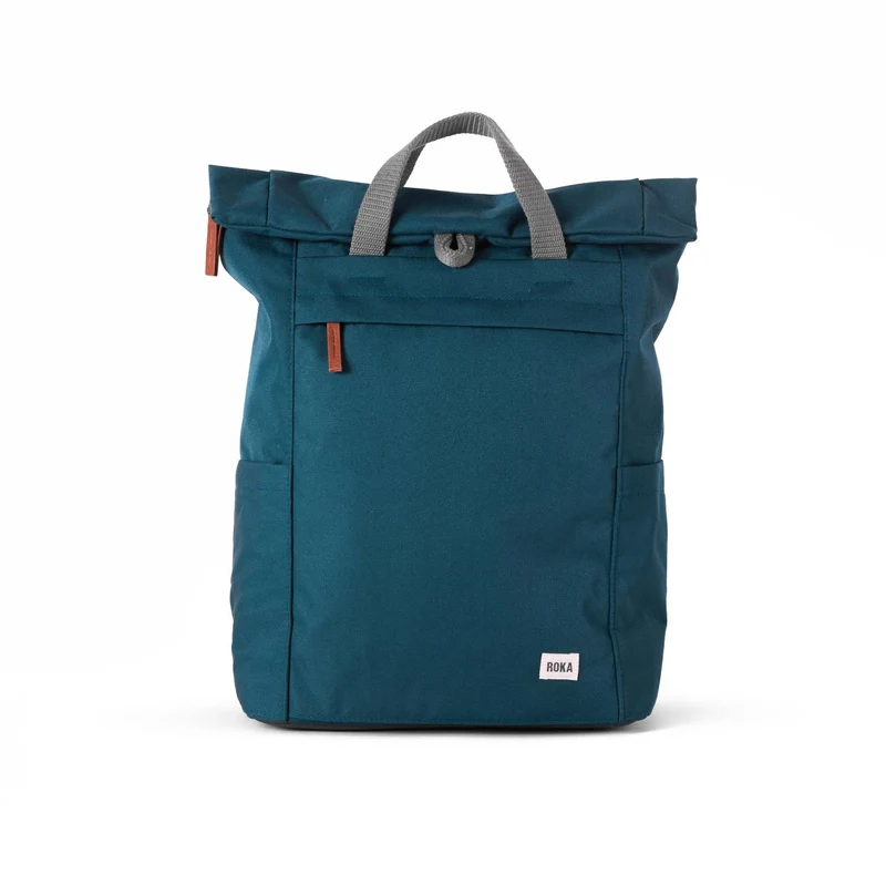 ROKA Finchley Een grote turquoise tas van gerecycled canvas.