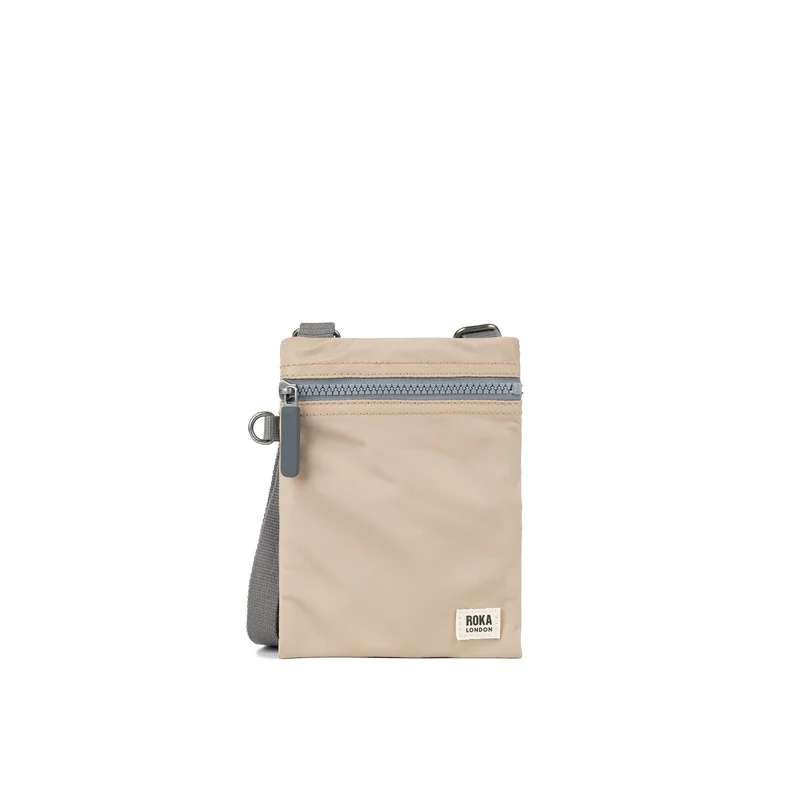 ROKA Chelsea Zand Gerecyclede nylon zak
