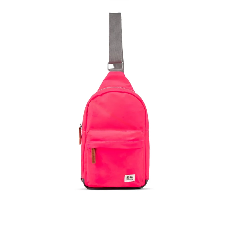 ROKA Willesden Grote tas van gerecycled nylon - Framboos