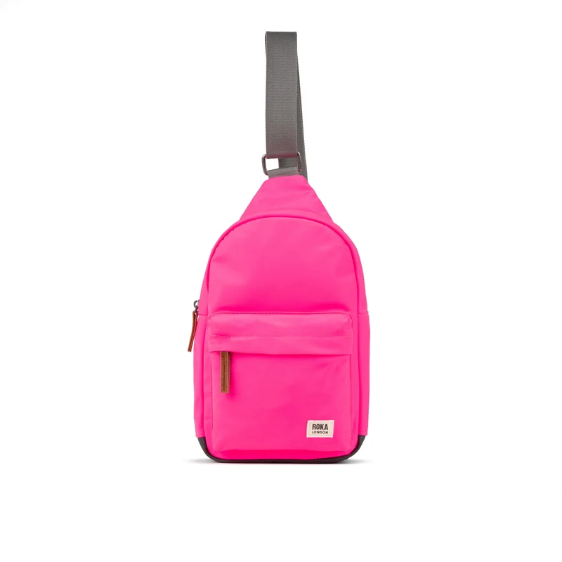 ROKA Willesden Grote tas van gerecycled nylon - Neonroze