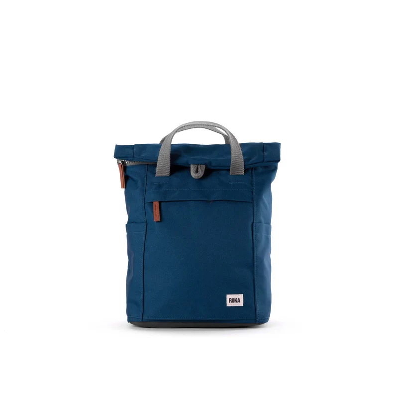 ROKA Finchley Een kleine tas van gerecycled canvas, geschikt voor maritiem gebruik.