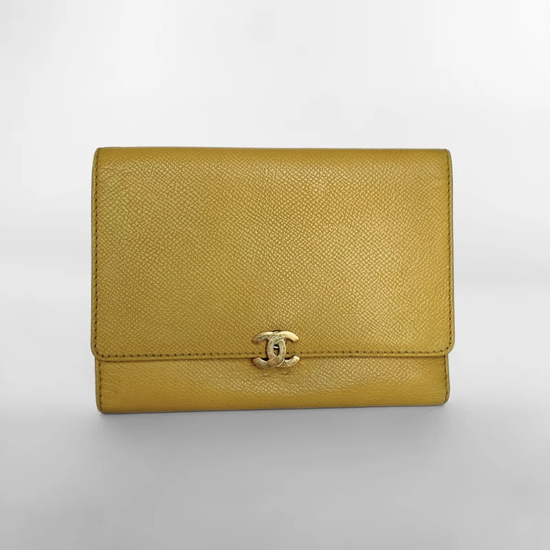 Caviar Quilted Medium Flap Wallet Geel