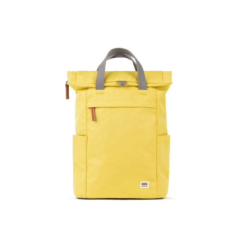 ROKA Finchley Een middelgrote tas van gerecycled canvas met limonademotief.