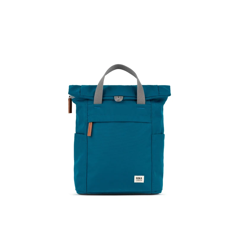 ROKA Finchley Een kleine tas van gerecycled canvas in saffierkleur