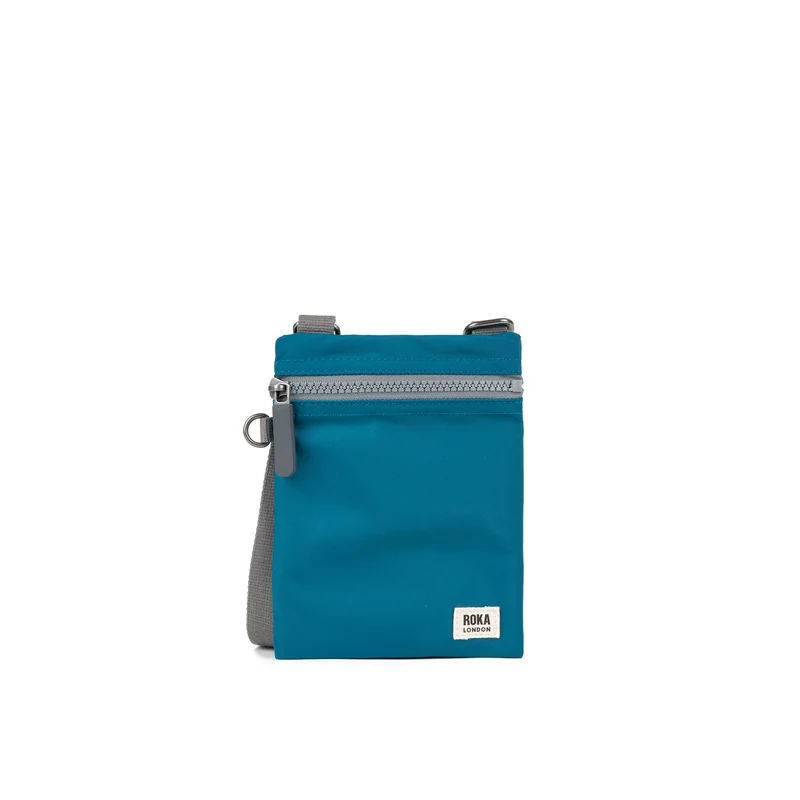 ROKA Chelsea Saffierkleurige tas van gerecycled nylon