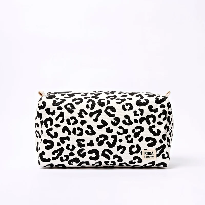 ROKA Mayfair katoenen canvas toilettas | Zomerse luipaardprint