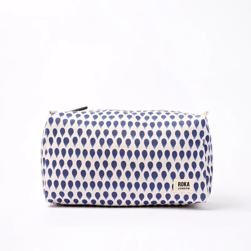 ROKA Mayfair katoenen canvas toilettas | Denim Rain Indigo