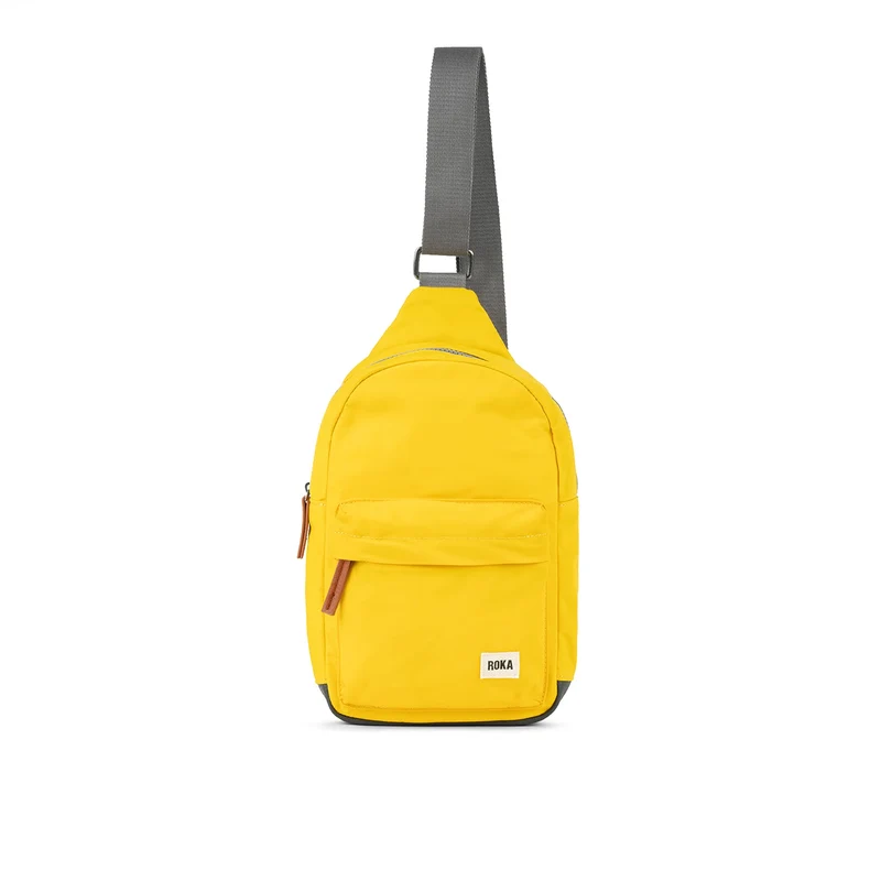 ROKA Willesden Grote tas van gerecycled nylon - Mosterd