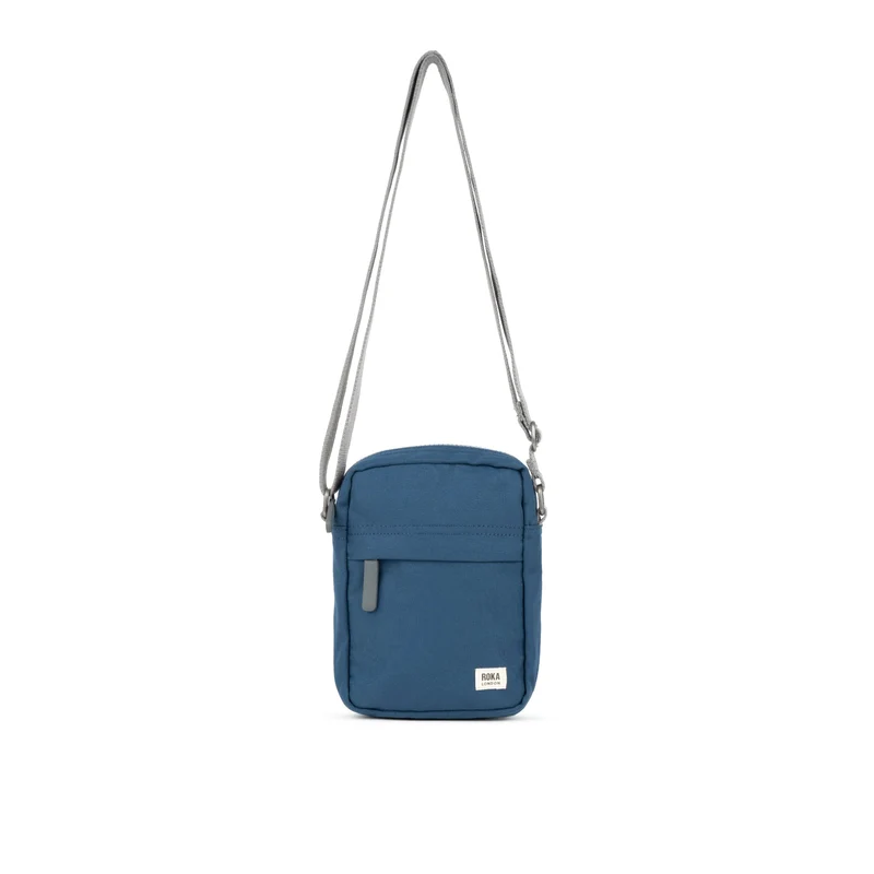 ROKA Bond Diepblauwe tas van gerecycled canvas