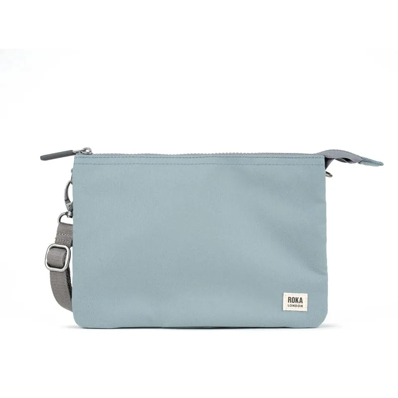 ROKA Carnaby Crossbody XL London Fog tas van gerecycled canvas