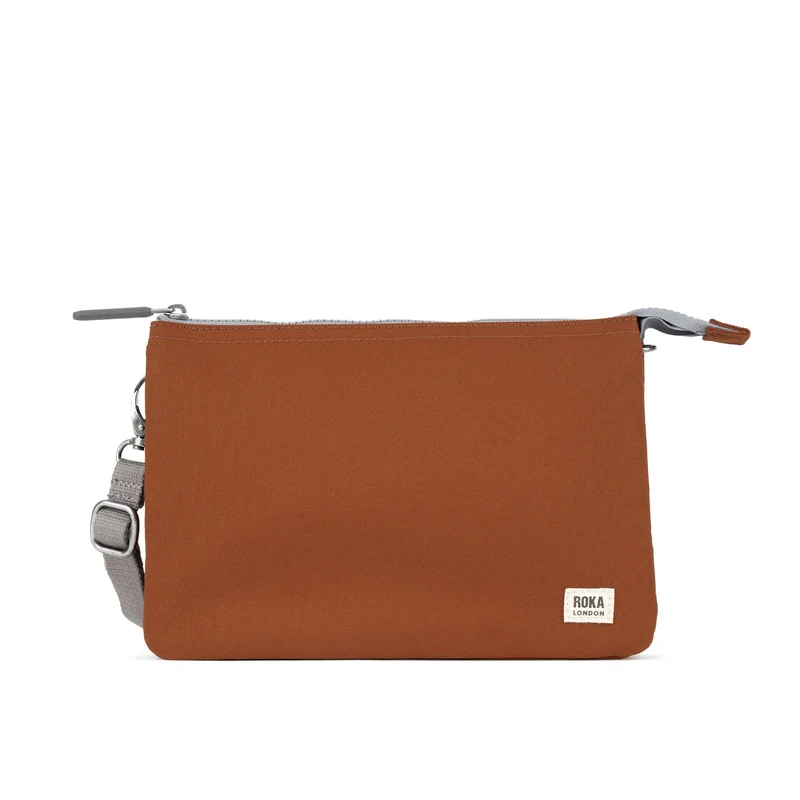 ROKA Carnaby Crossbody XL Bran tas van gerecycled canvas