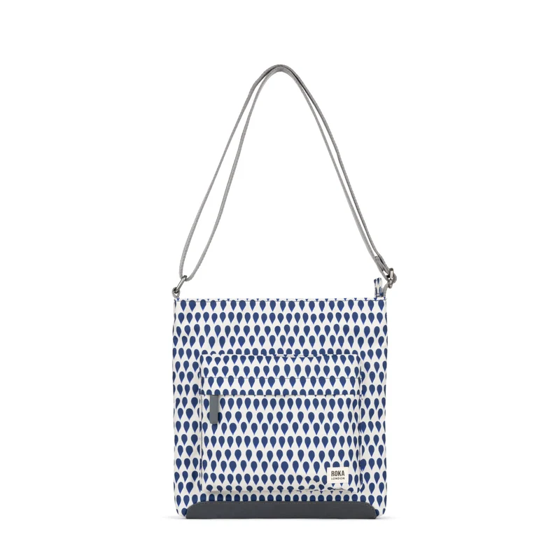 ROKA Kennington B Medium Gerecyclede Canvas Tas - Denim Regentas