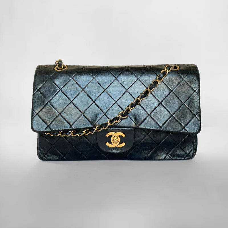 Chanel Classic Flap Bag Medium lamsleer