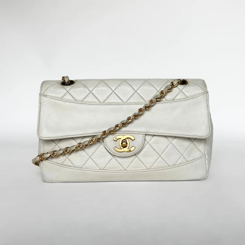 Chanel Diana Flap Bag Medium lamsleer