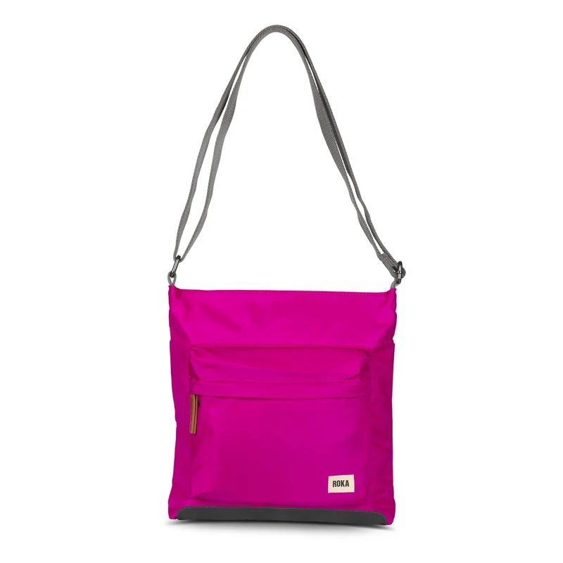 ROKA Kennington B Candy middelgrote tas van gerecycled nylon
