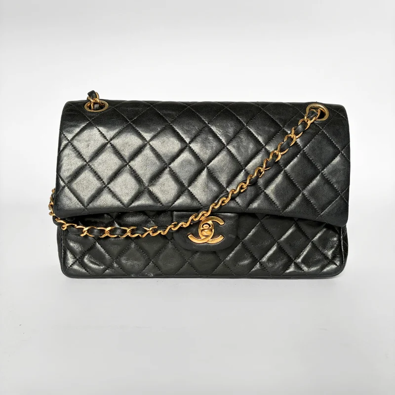 Chanel Classic Flap Bag Medium lamsleer