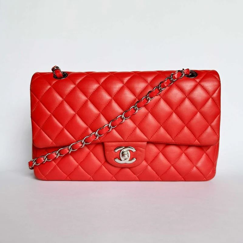 Chanel Classic Flap Bag Medium lamsleer