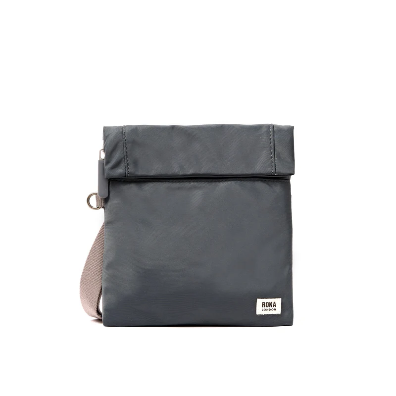 ROKA Stratford Kleine Tas van Gerecycled Nylon | Beluga