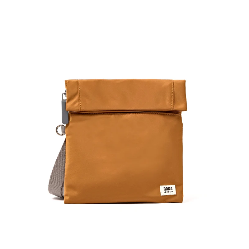 ROKA Stratford Kleine Zak van Gerecycled Nylon | Koekjes