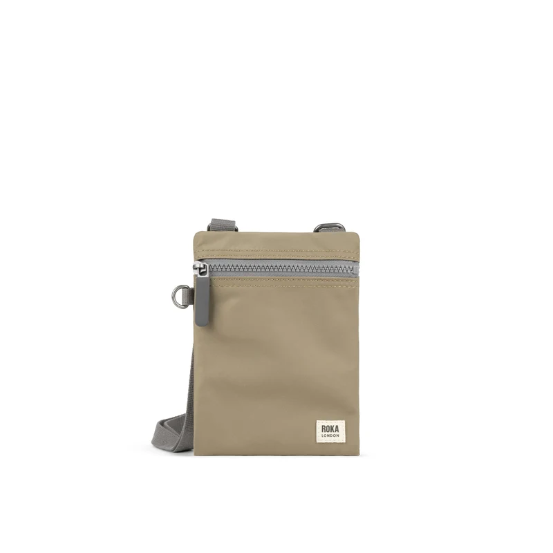 ROKA Chelsea Taupekleurige tas van gerecycled nylon