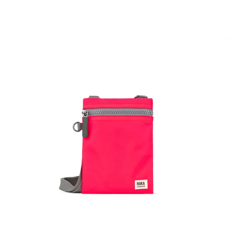 ROKA Chelsea Frambozenkleurige tas van gerecycled nylon