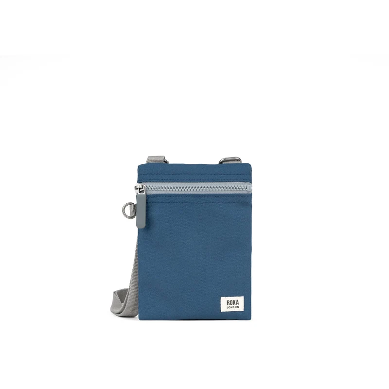 ROKA Chelsea Diepblauwe tas van gerecycled canvas