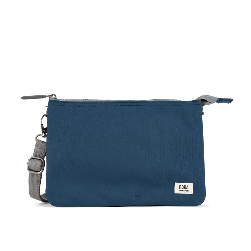 ROKA Carnaby Crossbodytas van gerecycled canvas, diepblauw, extra groot
