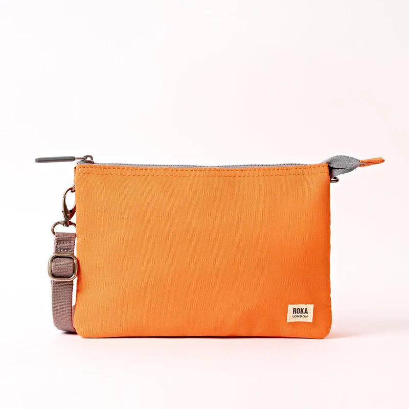 ROKA Carnaby Crossbody XL Jaffa Oranje Tas van gerecycled canvas