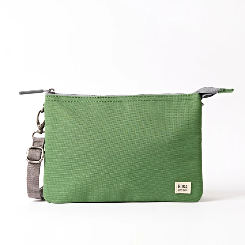 ROKA Carnaby Crossbody XL Artichoke tas van gerecycled canvas