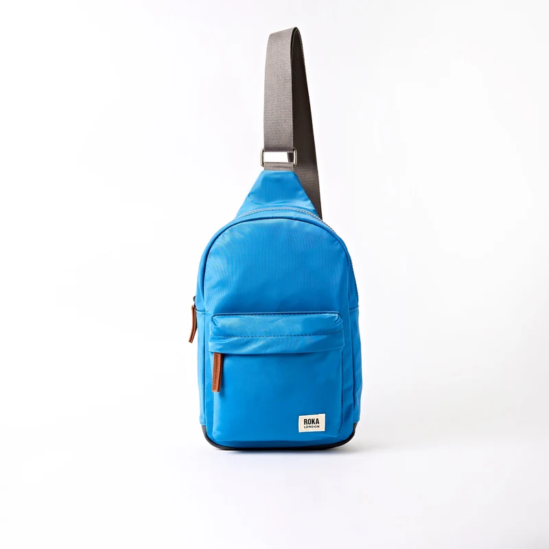 ROKA Willesden Grote tas van gerecycled nylon | Malibu Blue