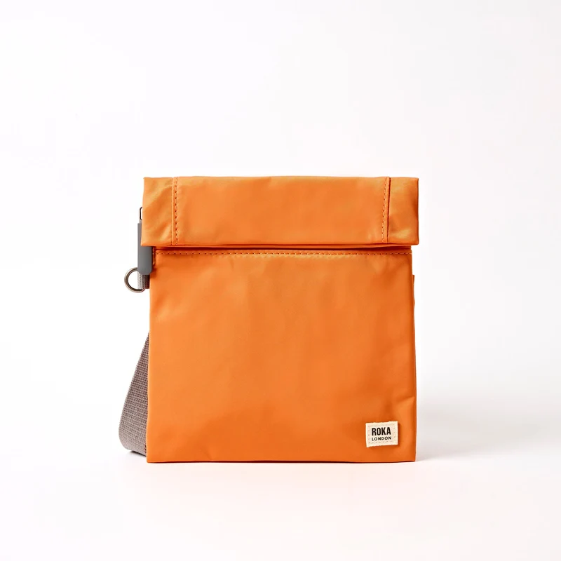 ROKA Stratford Kleine Tas van Gerecycled Nylon | Jaffa Oranje