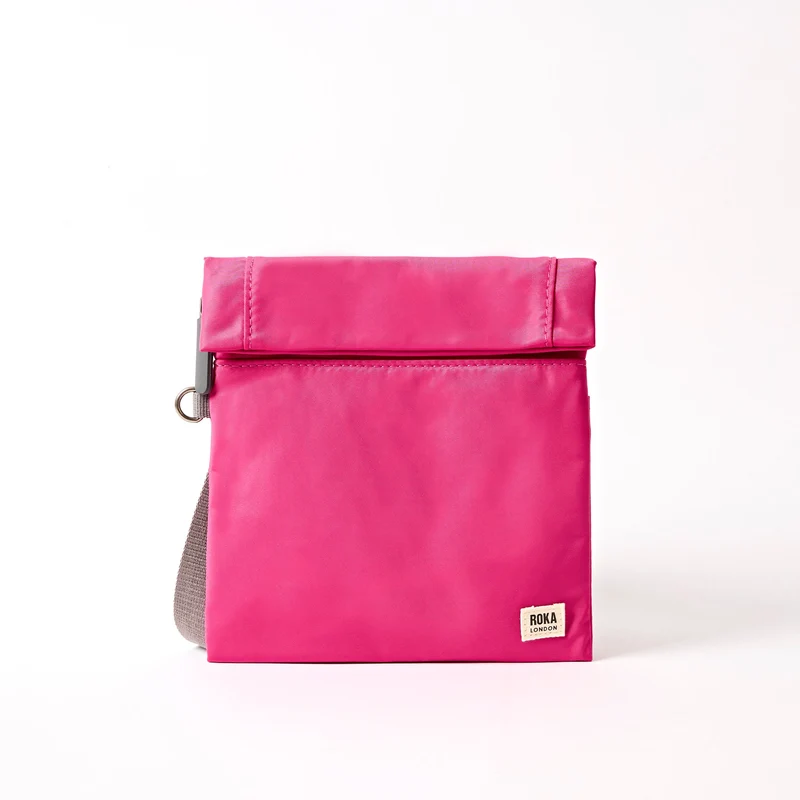 ROKA Stratford kleine tas van gerecycled nylon | Granita rood