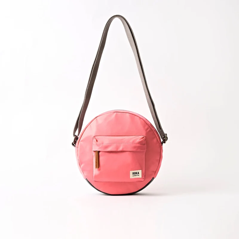 ROKA Paddington B Kleine Tas van Gerecycled Nylon | Roze Limonade