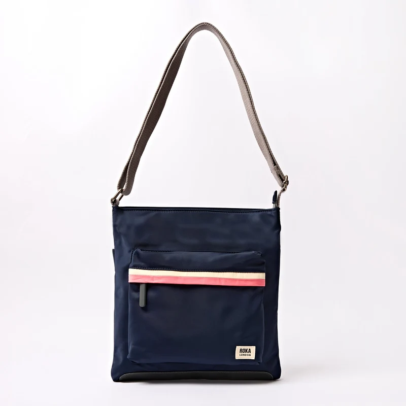 ROKA Kennington B Midnight Stripe Medium Tas van gerecycled nylon