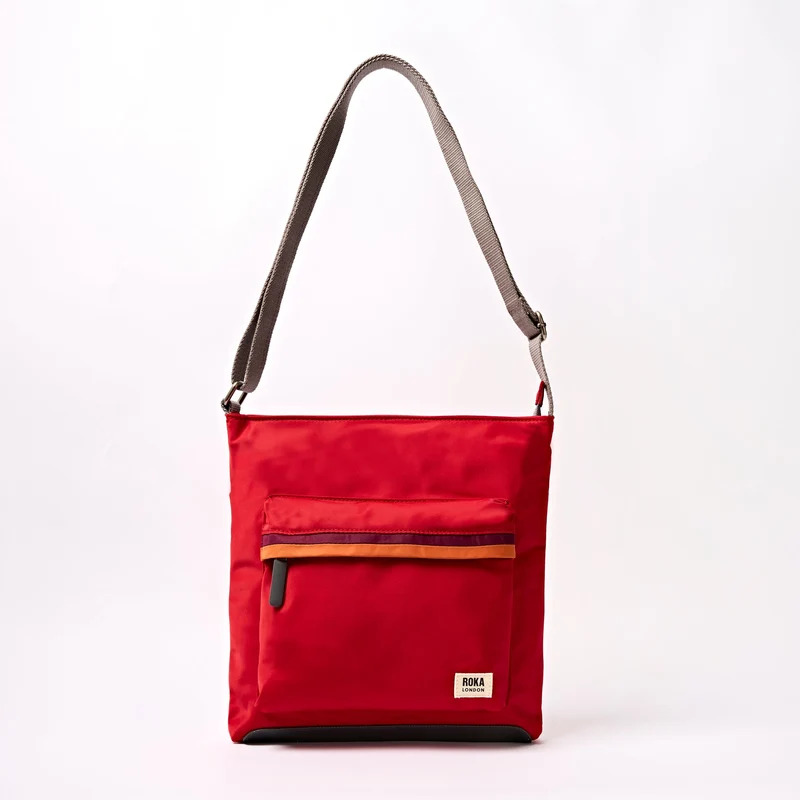 ROKA Kennington B Cranberry Stripe Medium Gerecyclede Nylon Tas
