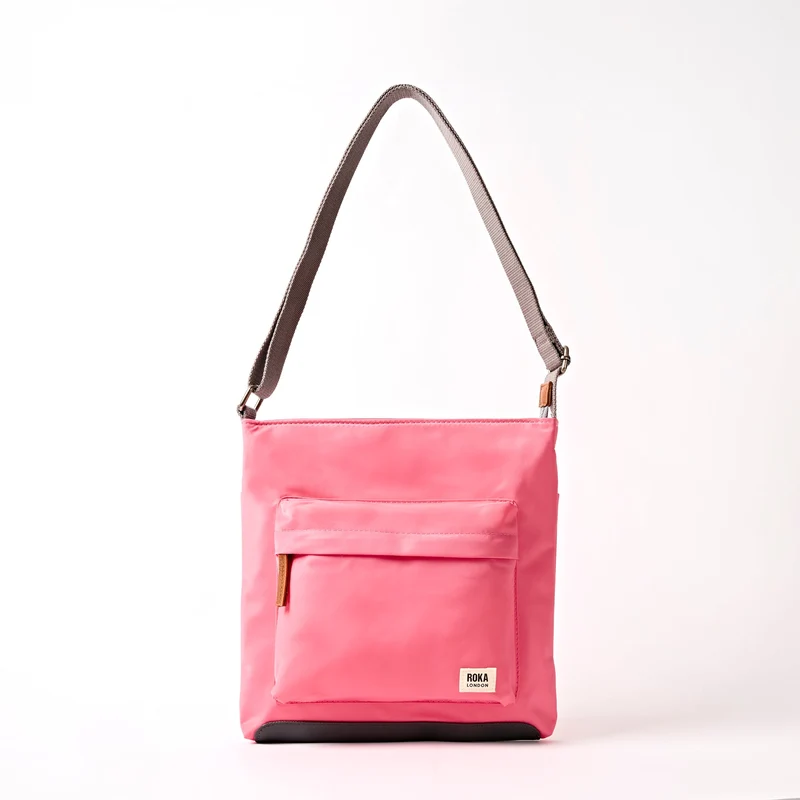 ROKA Kennington B Medium Tas van Gerecycled Nylon | Pink Lemonade