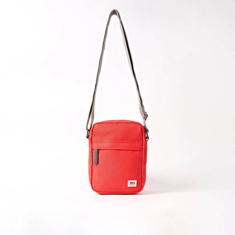 ROKA Bond Scharlakenrode tas van gerecycled canvas