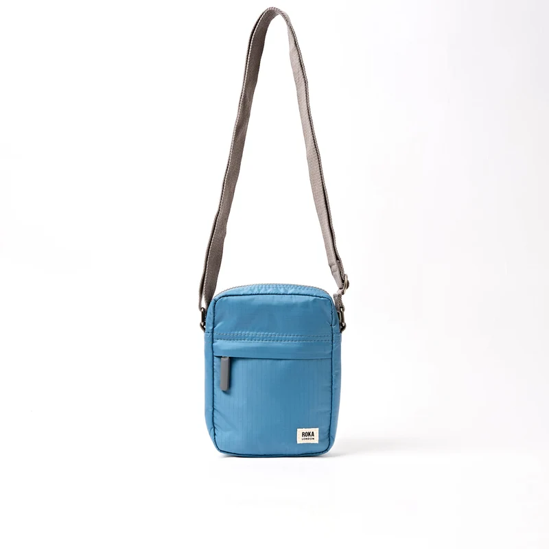 ROKA Bond Retro blauwe tas van gerecycled nylon