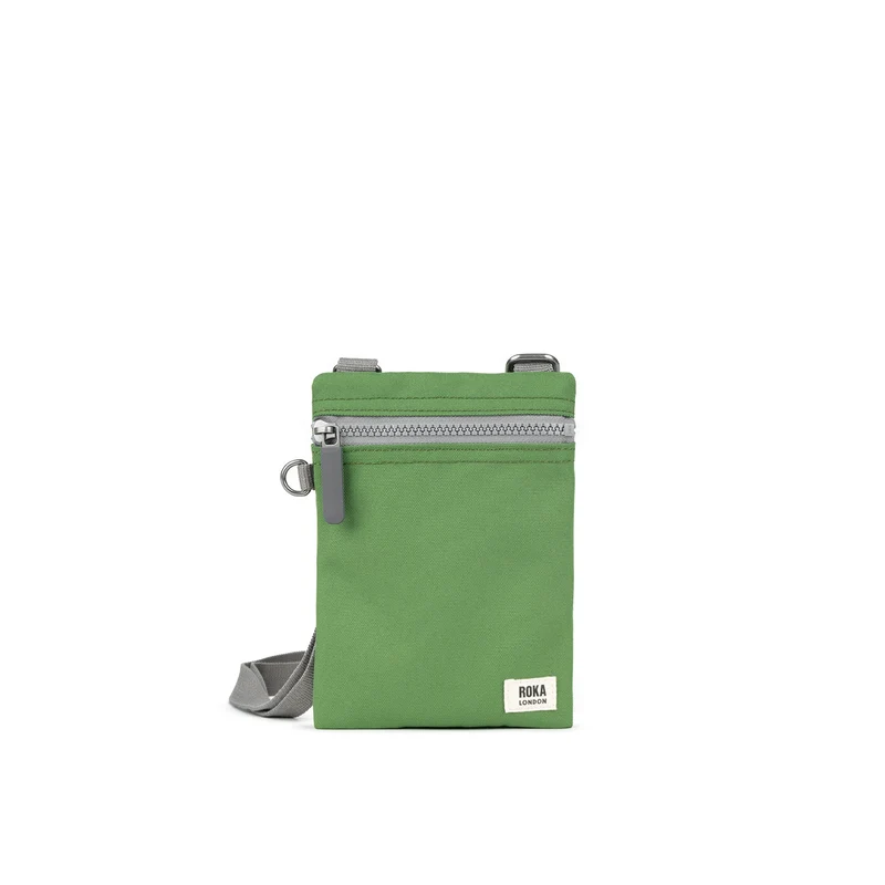 ROKA Chelsea Tas van gerecycled canvas met bladerenmotief
