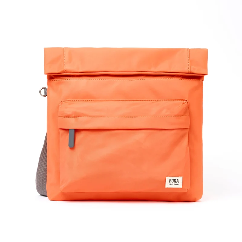 ROKA Stratford L Gerecyclede Nylon Tas | Firecracker